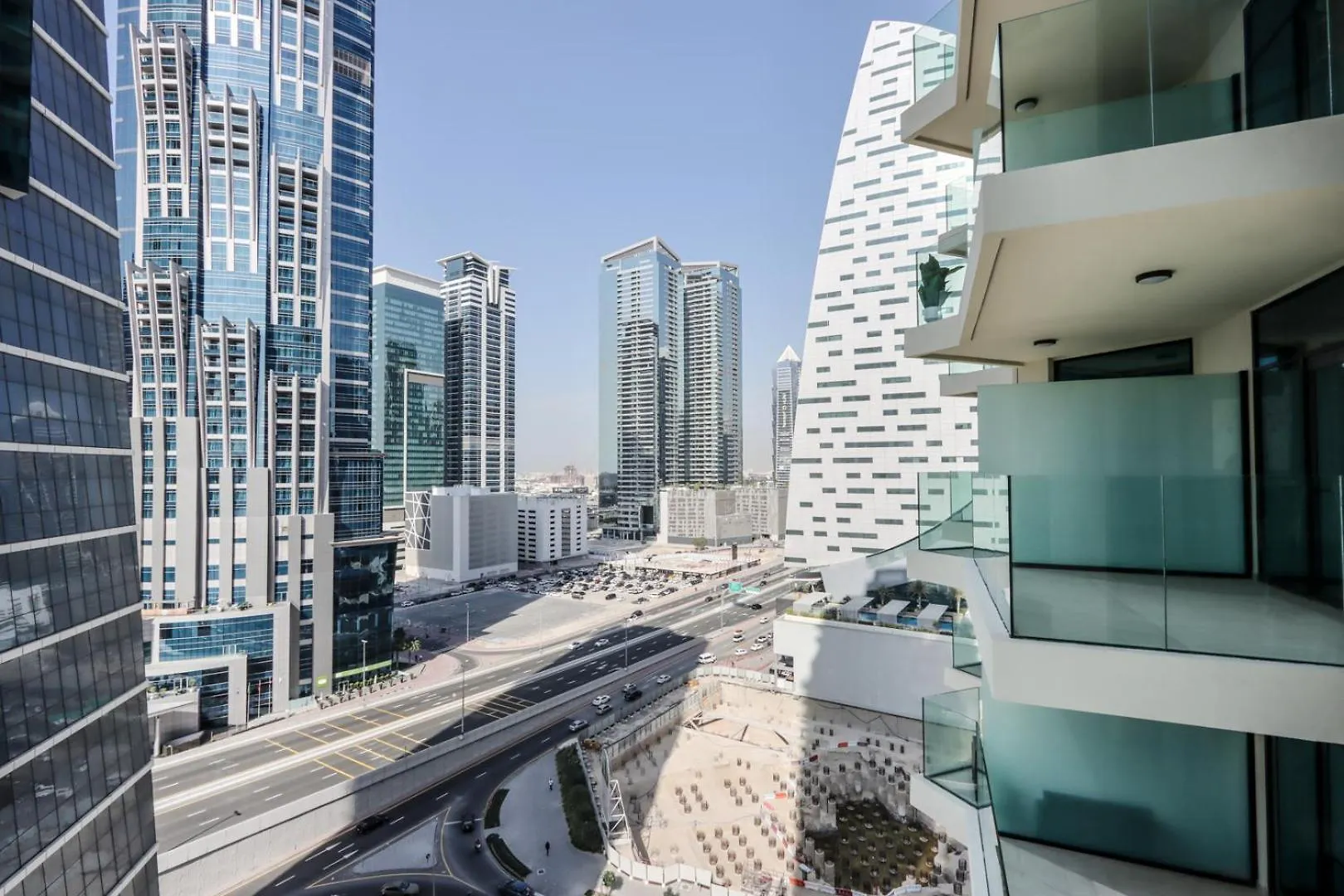 Livbnb- High-End 2Br With Dubai Canal View