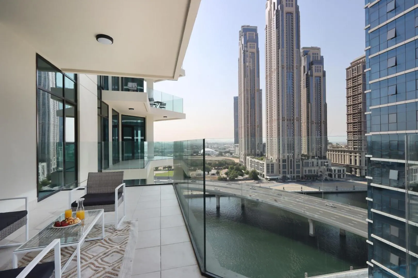 Livbnb- High-End 2Br With Dubai Canal View United Arab Emirates