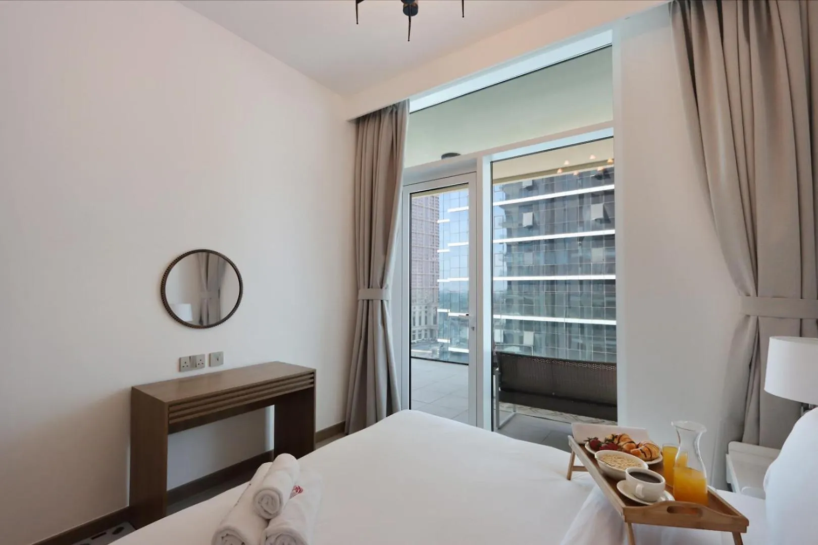 Livbnb- High-End 2Br With Dubai Canal View Apartment