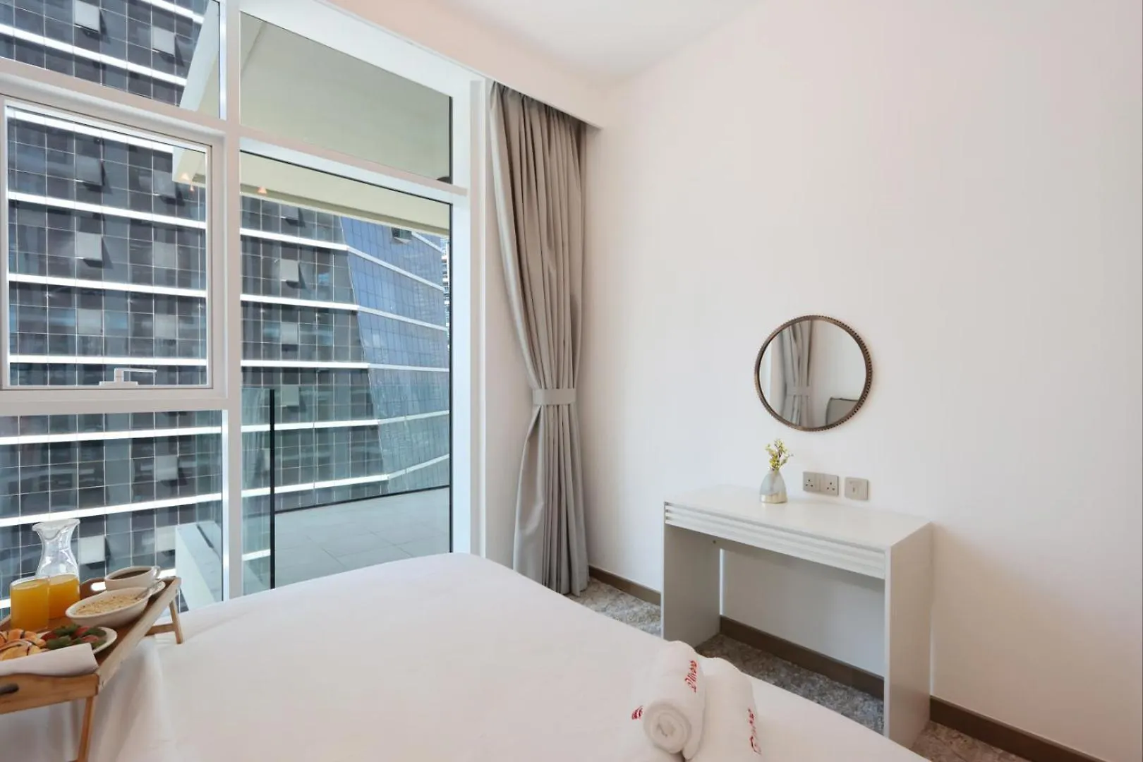 Livbnb- High-End 2Br With Dubai Canal View United Arab Emirates