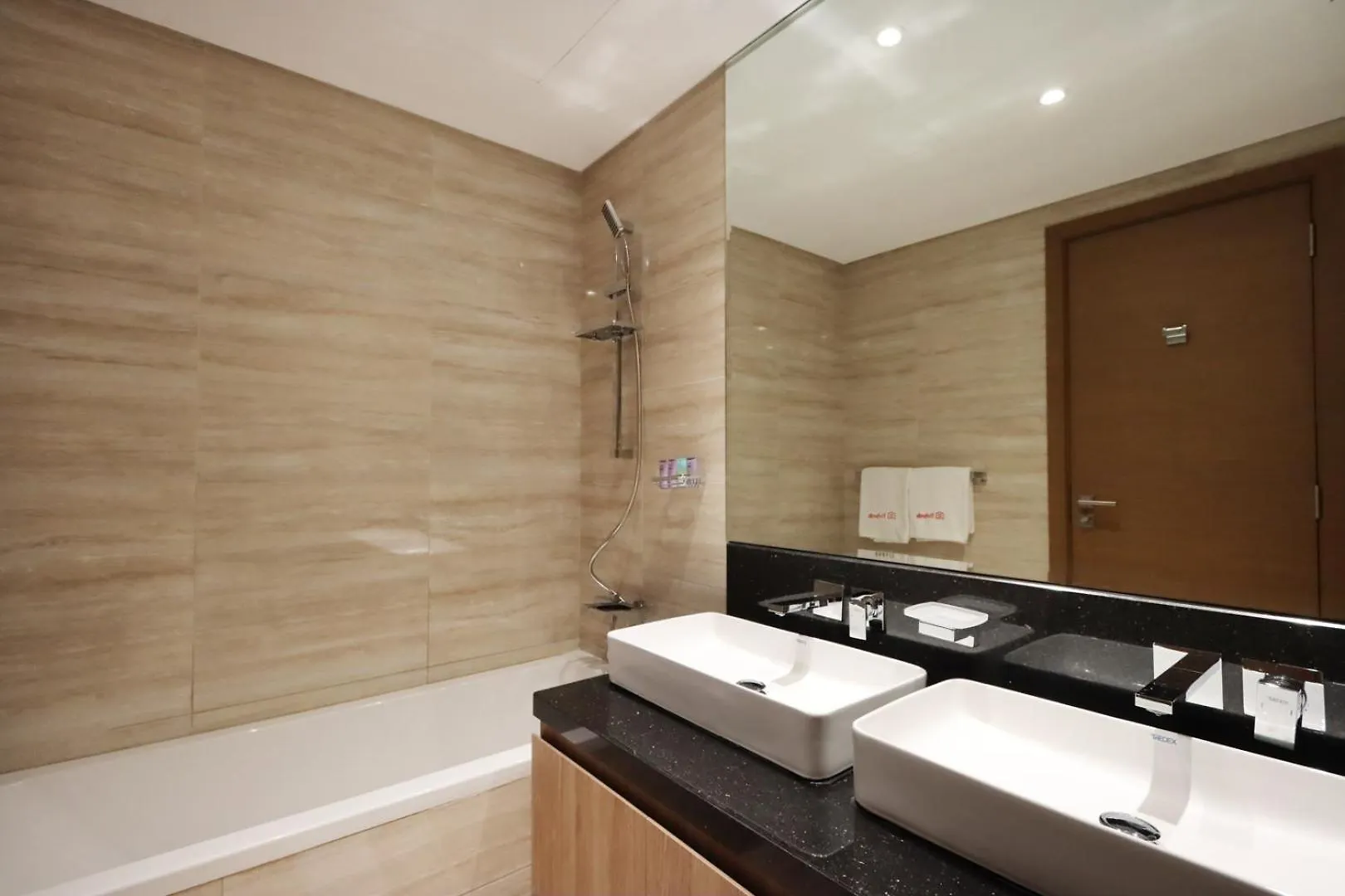 Livbnb- High-End 2Br With Dubai Canal View