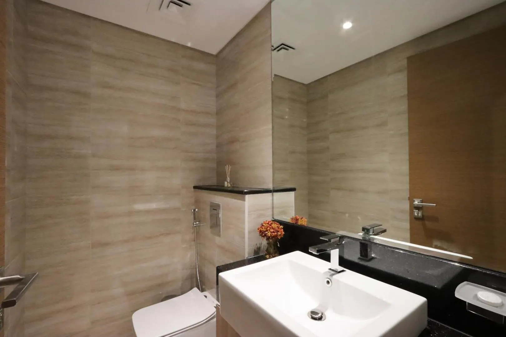 Livbnb- High-End 2Br With Dubai Canal View 0*,  United Arab Emirates
