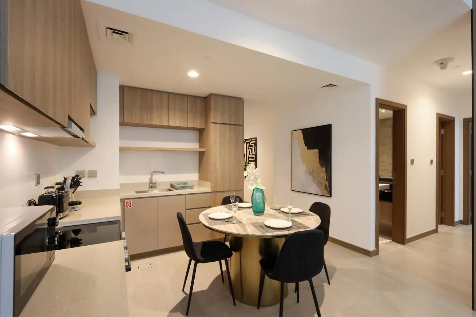 Livbnb- High-End 2Br With Dubai Canal View