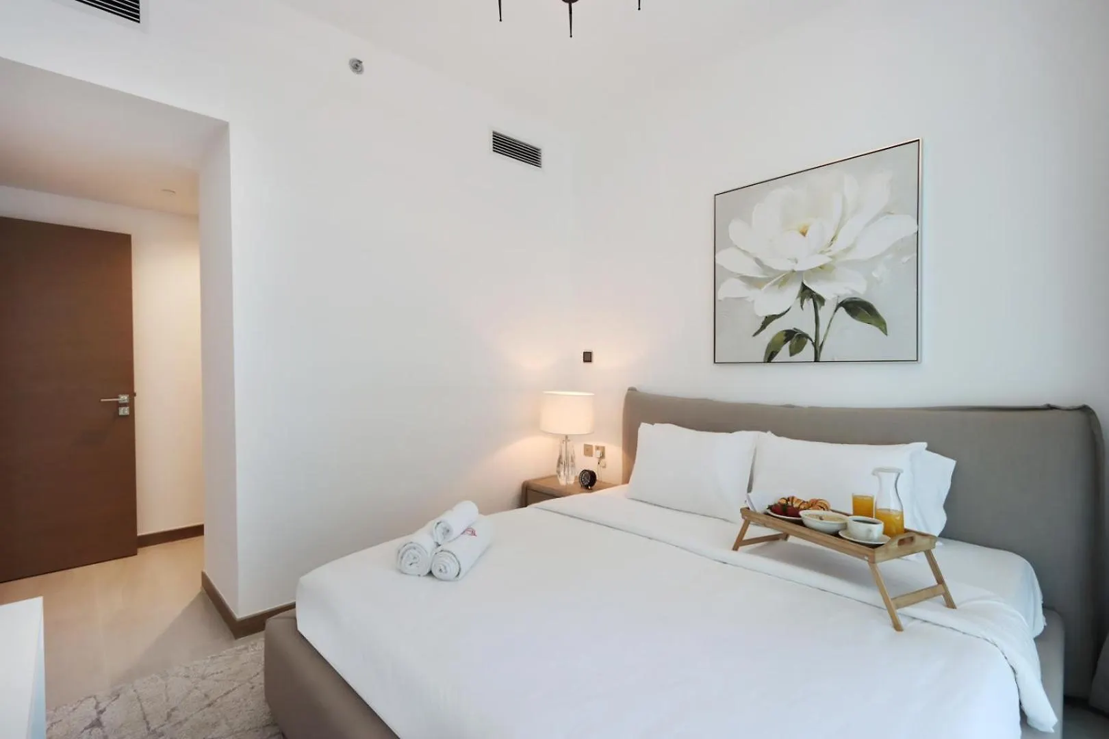 Apartment Upgraded 2Br With Dubai Canal Views
